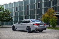 394 lóerős plug-in hybrid a BMW 545e 3