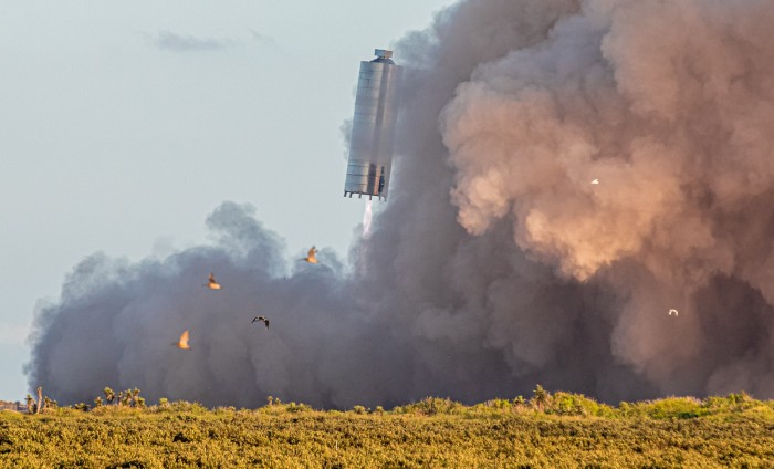 Szürreális látvány, ahogy a levegőbe emelkedett a SpaceX Starship űrhajója 1