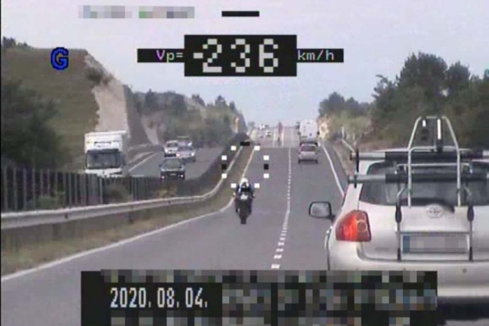 Bőven kétszáz felett mérték be a 61 éves motorost Hajmáskérnél 1 | Vezess Bőven kétszáz felett mérték be a 61 éves motorost Hajmáskérnél 1