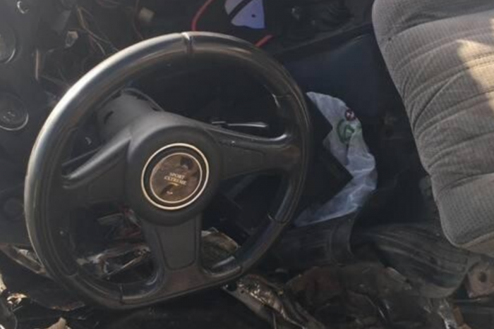 Ketten nagyon részegen egy lopott Nivában, mi baj lehet?