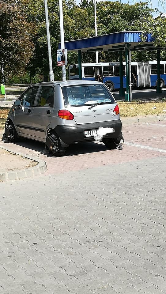 Homlokon csattan a kéz, amikor meglátod, hogy védi autóját egy pesti matizos 3