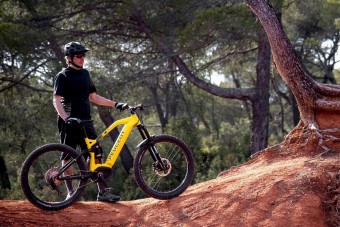 Ezt a szabadidőjárművet pedálozni kell