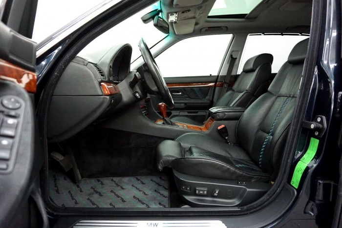 14 milliót kérnek ezért a használt BMW-ért, de újat sem kapsz menőbbet ennyiért 3 | Vezess 14 milliót kérnek ezért a használt BMW-ért, de újat sem kapsz menőbbet ennyiért 3