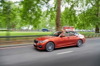 Automatikusan kapcsolnak elektromos módra a konnektorról tölthető BMW-k 11