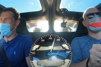 Először mutatták meg a 490 km/órára képes Bugattit akció közben