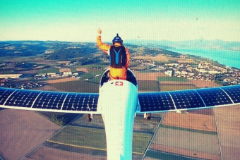 Először ugrottak ki napelemes repülőgépből