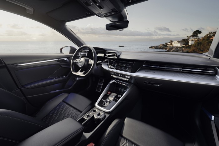 310 lóerő, visszafogott csomagolásban 6