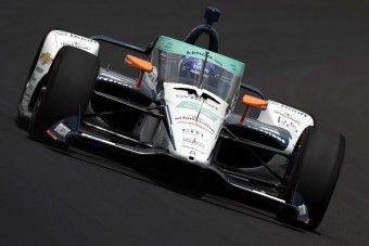 Videó: Alonso falnak ment az edzésen