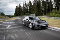 Rekordot ment a Nordschleifén a Porsche Panamera 9