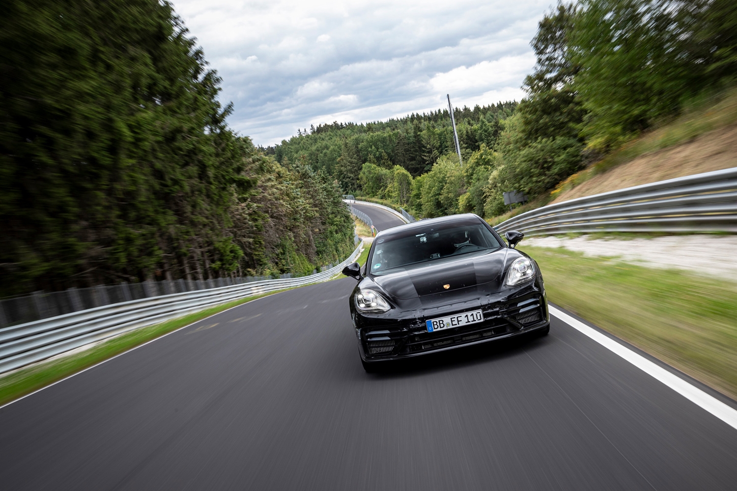 Rekordot ment a Nordschleifén a Porsche Panamera 5