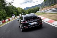 Rekordot ment a Nordschleifén a Porsche Panamera 2