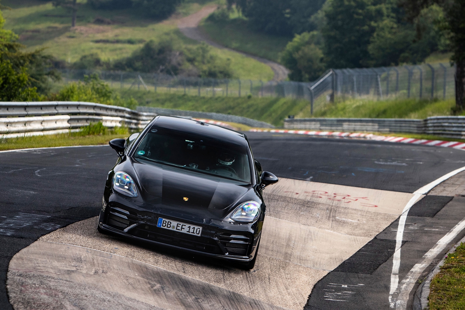 Rekordot ment a Nordschleifén a Porsche Panamera 7