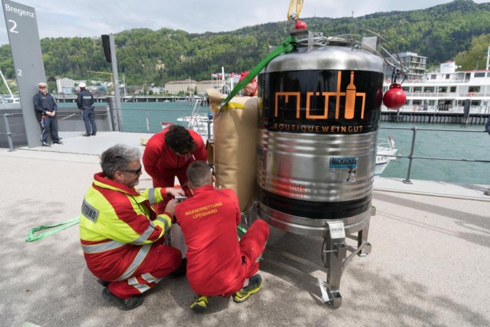 Egy tó fenekén érlelték ezt a bort 1 | Vezess Egy tó fenekén érlelték ezt a bort 1