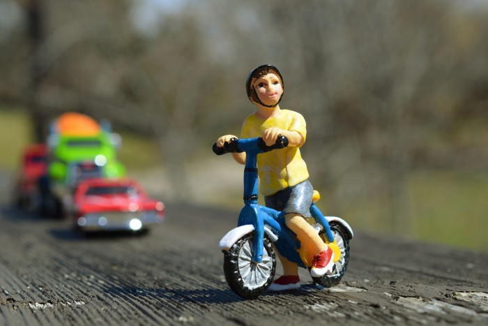 Bringával indult el az autópályán egy hatéves kisfiú a nagyihoz