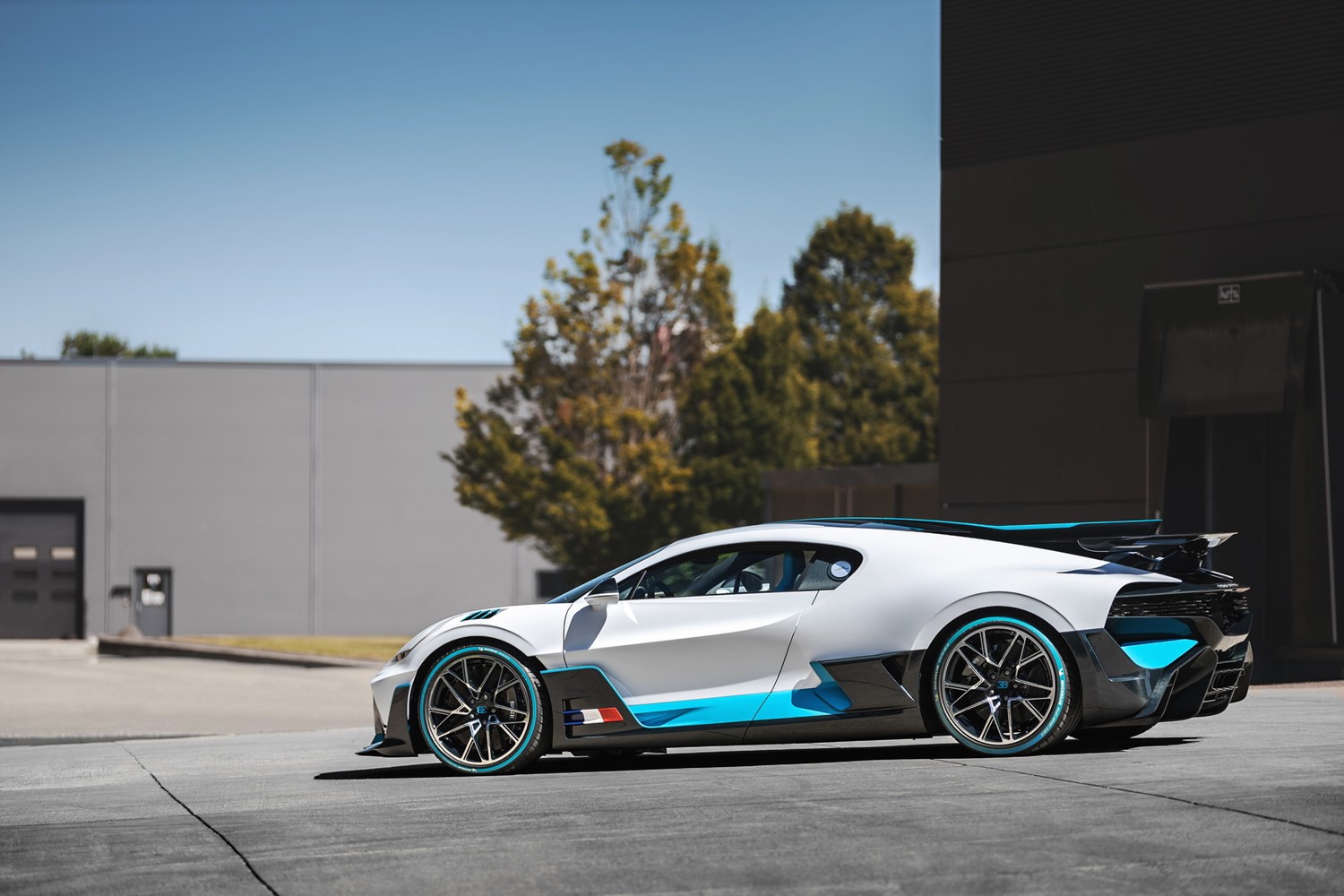 Milliárdokért is pillanatok alatt elfogy a Bugatti Divo 8