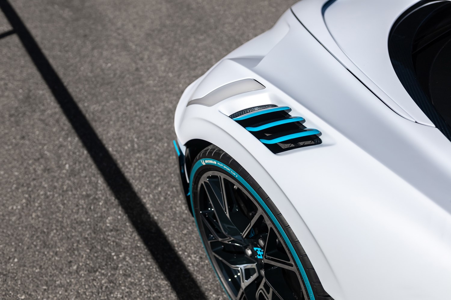 Milliárdokért is pillanatok alatt elfogy a Bugatti Divo 11