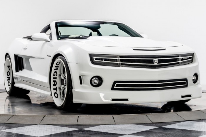 A világ legszélesebb abroncsait pakolták alá, pedig messze nem egy Bugatti 1