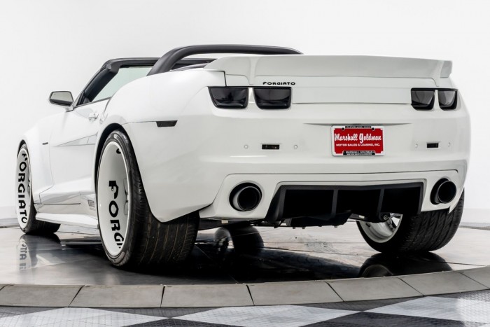 A világ legszélesebb abroncsait pakolták alá, pedig messze nem egy Bugatti 3