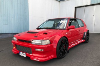 Ettől a bitang Corollától leszakad az állad