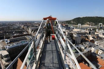 Munkahely, remek kilátással - élet a toronydaru tetején