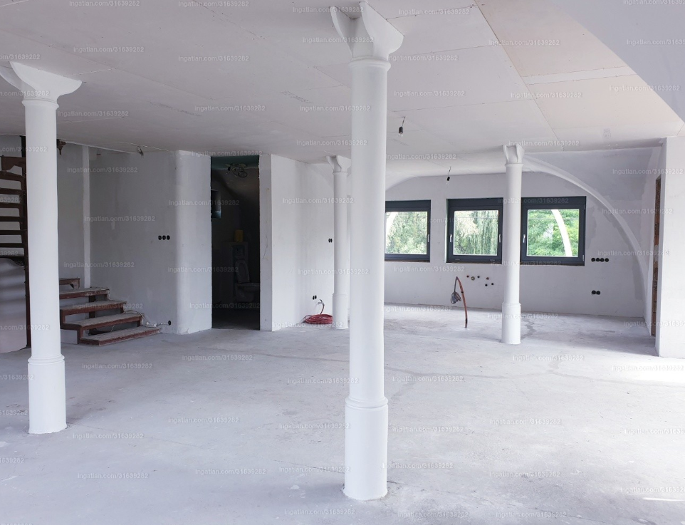 Ilyen egy 200 milliós különc luxusvilla a Dunánál 2