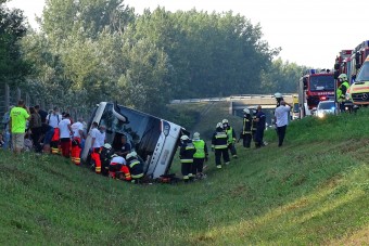 Fotókon az M5-ösön történt busztragédia