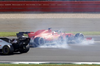 F1: Megint összetűzésbe került Vettel a Ferrarival