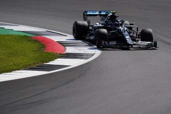 F1: Bottas fordított Silverstone-ban, remekelt a beugró