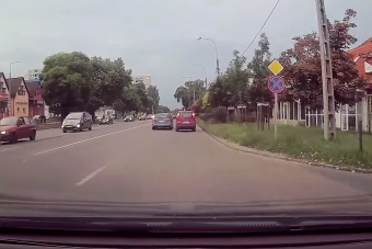 Figyelmetlenségre büntetőfék volt a pesti autós válasza