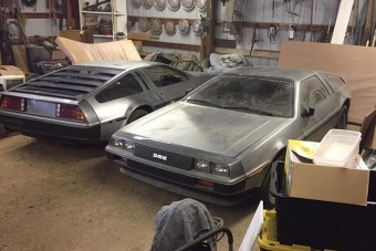 40 évig álltak a pajtában ezek a DeLorean-ek