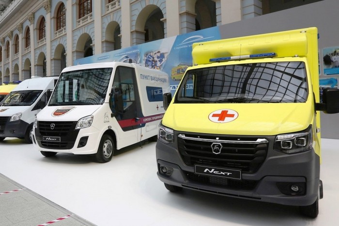 Ilyen furgonokban oltják majd az embereket