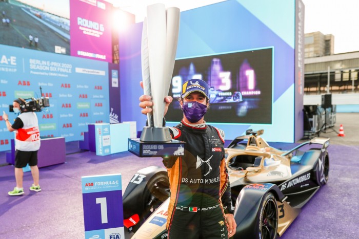 Ex-Red Bull-pilóta iskolázta le a villany-F1 mezőnyét