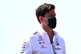 F1: Még gondolkodik jövőjén a Merci-főnök