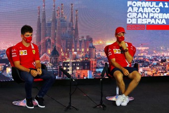 F1: A Ferrari tapsol, Hamilton legyint az új tilalomra