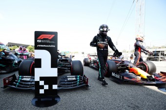 F1: Hamilton késő estig húzta az igát