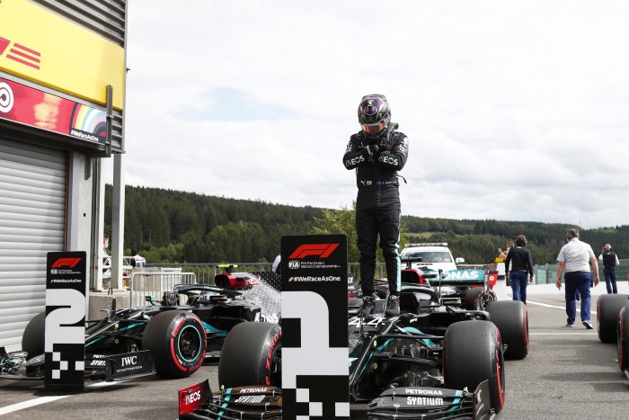 F1: Az elhunyt filmsztárnak ajánlja pole-ját Hamilton