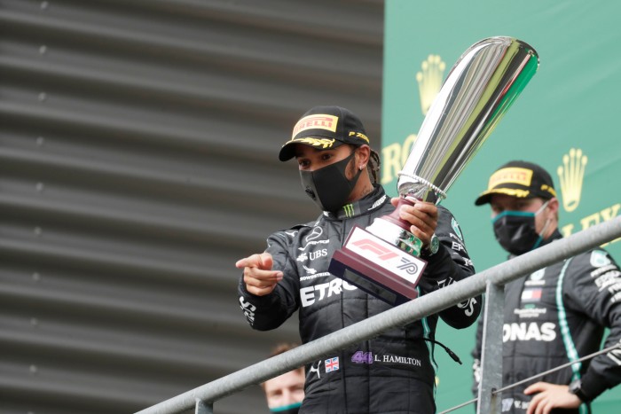 F1: A gumimumus tartotta rettegésben Hamiltont