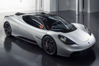 12100-as fordulat, 664 lóerő, 986 kg