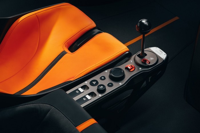 12100-as fordulat, 664 lóerő, 986 kg 6