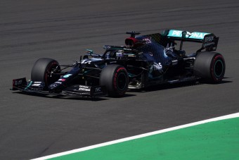 F1: A Mercedes érinthetetlen, maga alá csinált a Ferrari