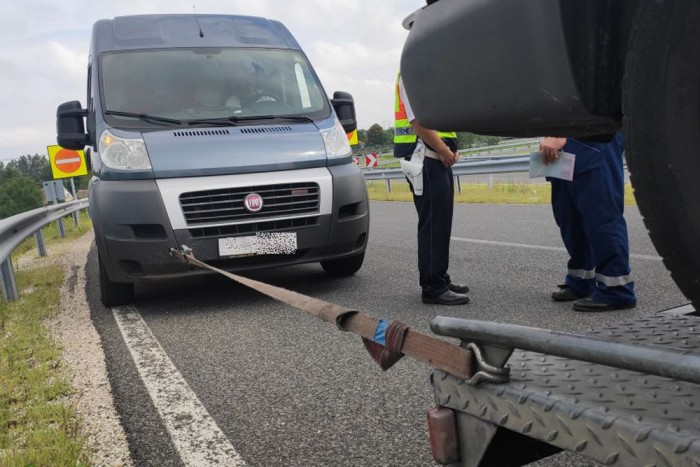 Horrorkaravánt fogtak a rendőrök az M5-ösön 1