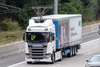 Már javában dolgoznak az áramszedős kamionok