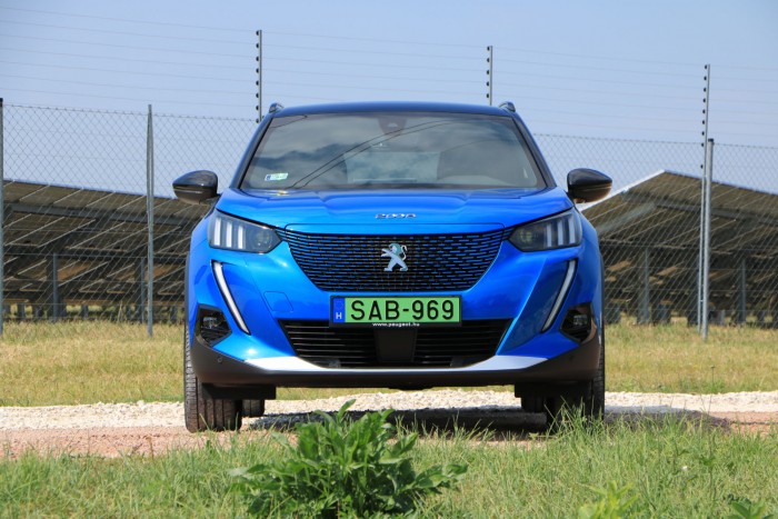Peugeot e-2008: Jól áll neki a villanymotor 64 Peugeot e-2008: Jól áll neki a villanymotor 64