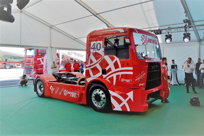 Ezért került a 40-es szám Kiss Norbi versenykamionjára