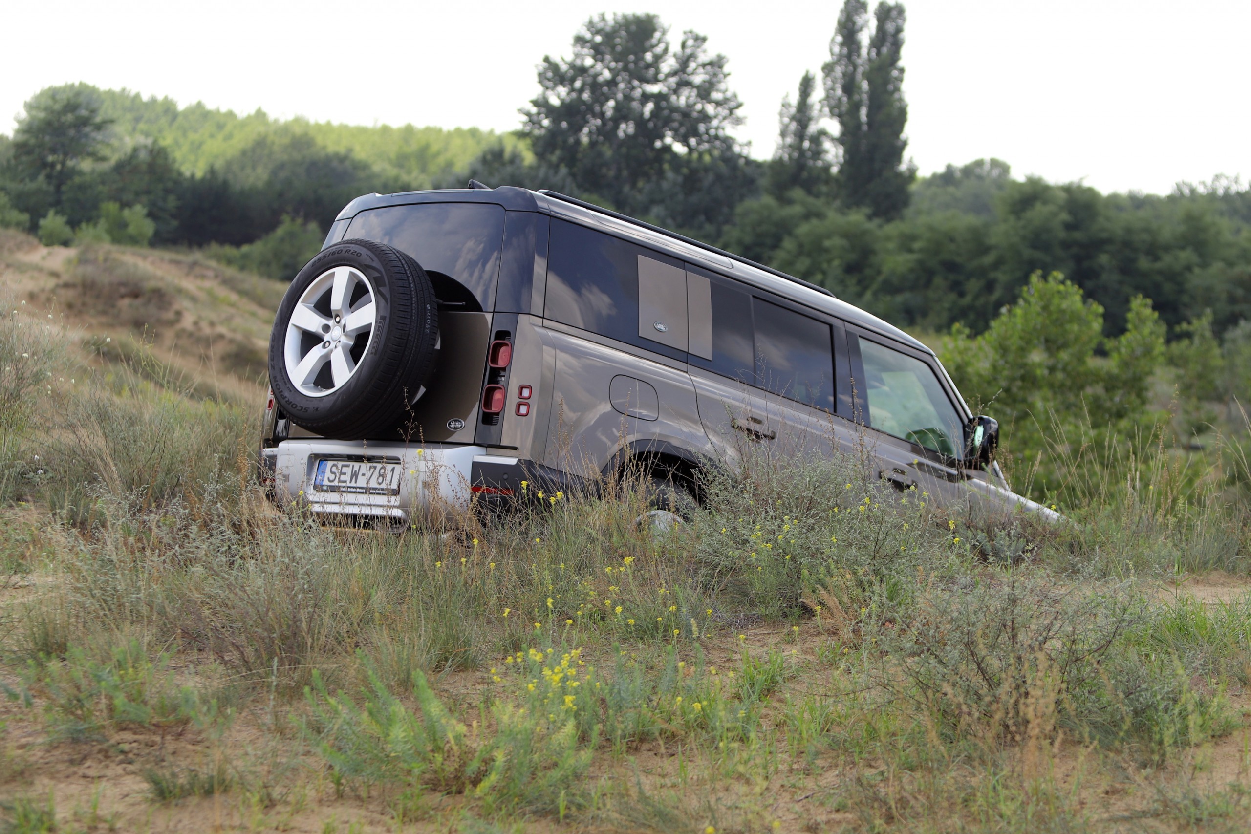 Már nemcsak a mocsárban, hanem a városban is életképes – Land Rover Defender 2020 2