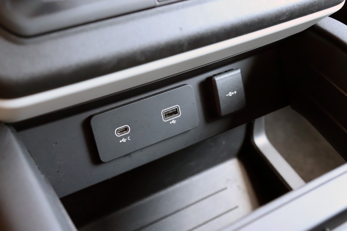 Már nemcsak a mocsárban, hanem a városban is életképes – Land Rover Defender 2020 20 | Vezess Már nemcsak a mocsárban, hanem a városban is életképes – Land Rover Defender 2020 20