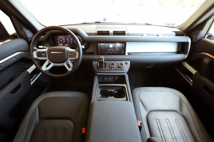 Már nemcsak a mocsárban, hanem a városban is életképes – Land Rover Defender 2020 21 | Vezess Már nemcsak a mocsárban, hanem a városban is életképes – Land Rover Defender 2020 21