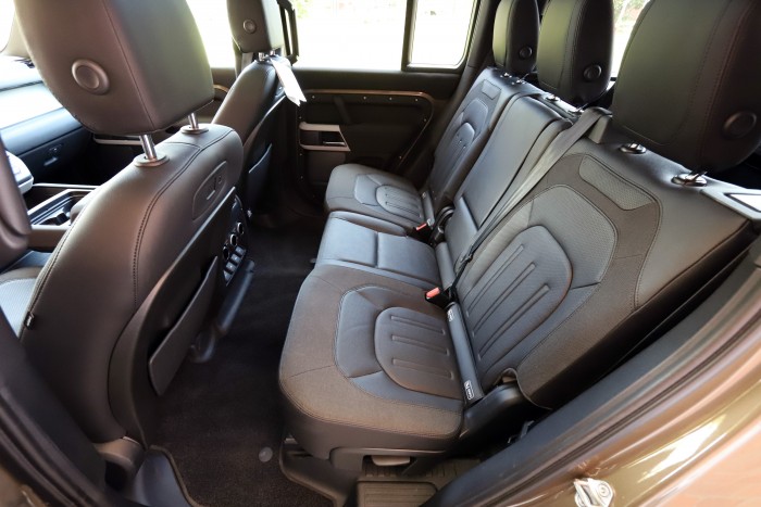 Már nemcsak a mocsárban, hanem a városban is életképes – Land Rover Defender 2020 16 | Vezess Már nemcsak a mocsárban, hanem a városban is életképes – Land Rover Defender 2020 16