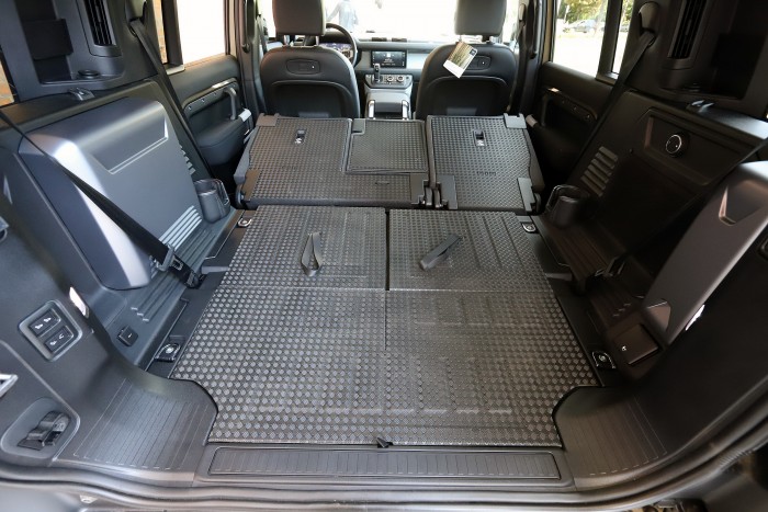 Már nemcsak a mocsárban, hanem a városban is életképes – Land Rover Defender 2020 15 | Vezess Már nemcsak a mocsárban, hanem a városban is életképes – Land Rover Defender 2020 15