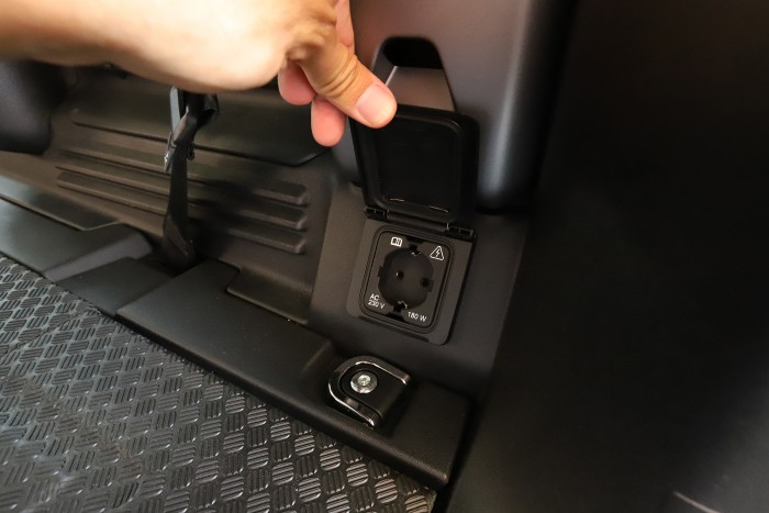 Már nemcsak a mocsárban, hanem a városban is életképes – Land Rover Defender 2020 18 | Vezess Már nemcsak a mocsárban, hanem a városban is életképes – Land Rover Defender 2020 18